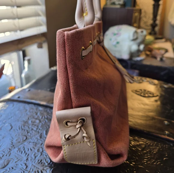 Vintage Dooney & Bourke Designer Handbag - Picture 4 of 10